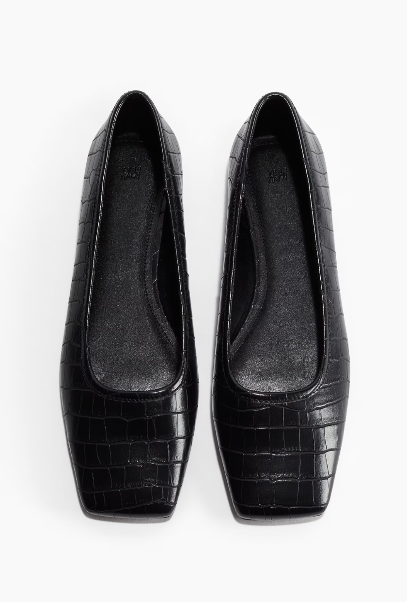 An image of square toe ballet flats from H&amp;amp;M.