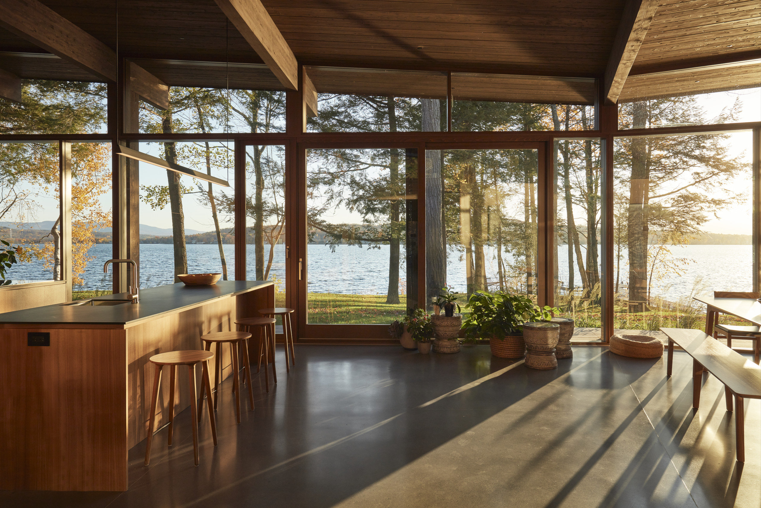 Kitchen and dining area, Lac Brome Residence, Atelier Pierre Thibault, Brome Lake, Quebec