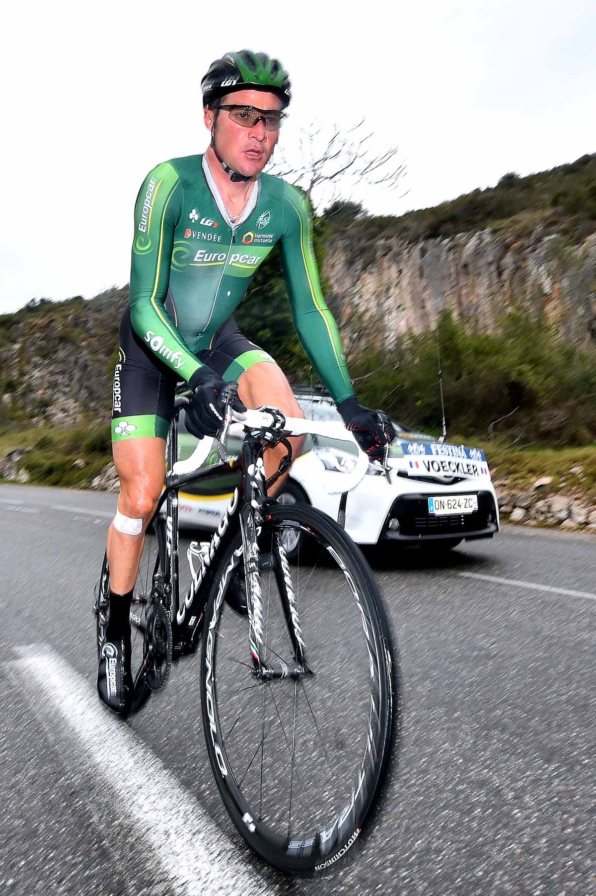 Thomas Voeckler forgoes the usual time trial position