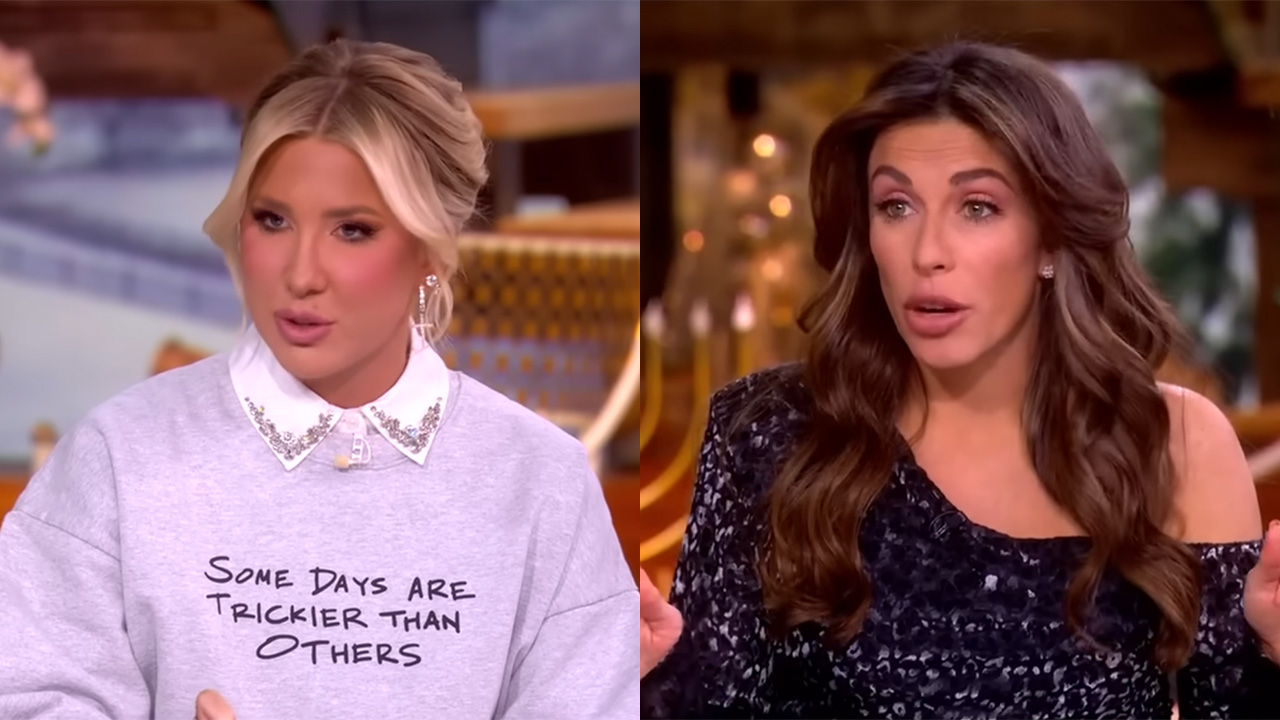 サバンナ・クリスリーがザ・ビューのパネルに反対し、アリッサ・ファラー・グリフィンも別の日に同じ椅子から声高に発言しているスクリーンショット。