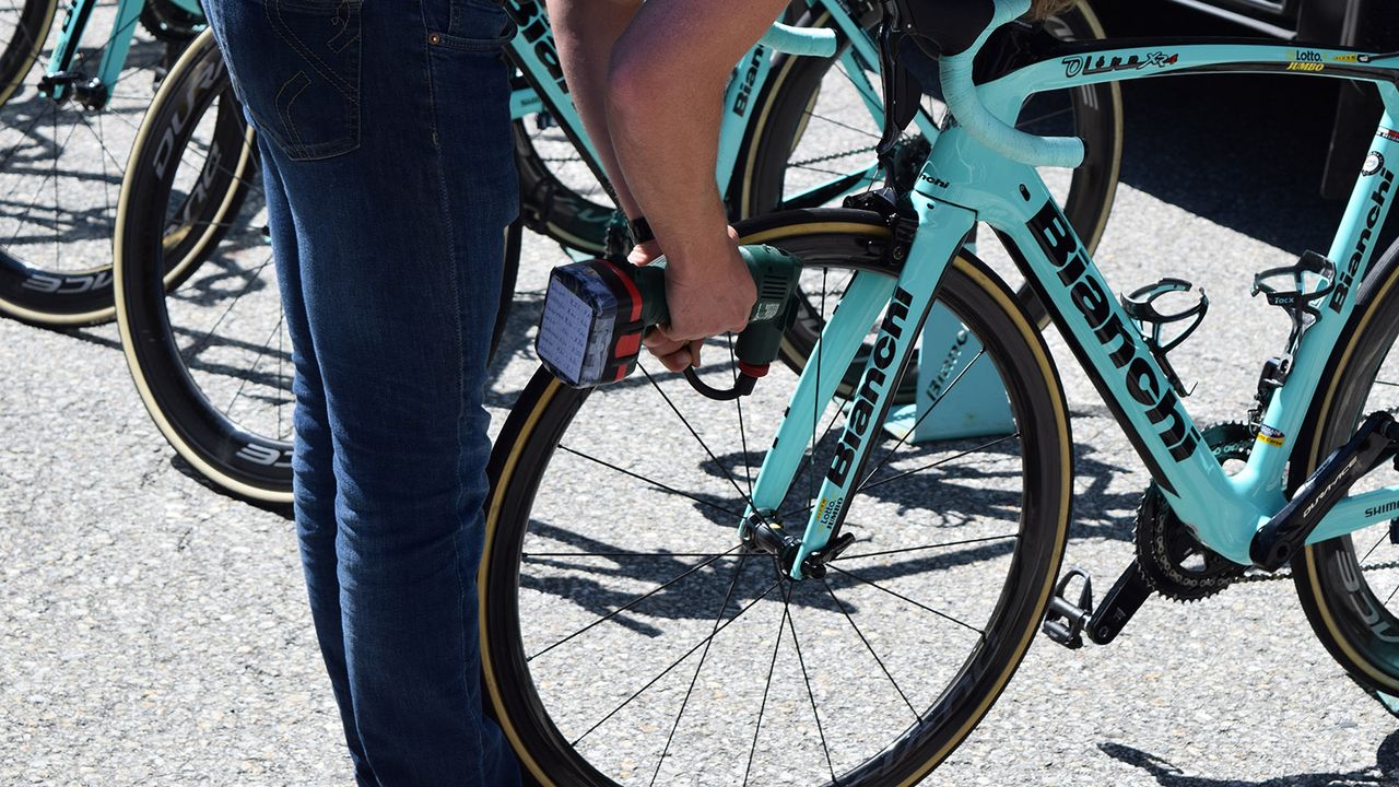 LottoNL-Jumbo mechanics have electric hand pumps to inflate their tyres to the correct pressures