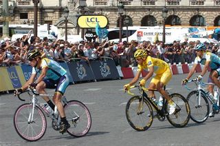 Lance Armstrong (Astana) leads Alberto Contador (Astana)