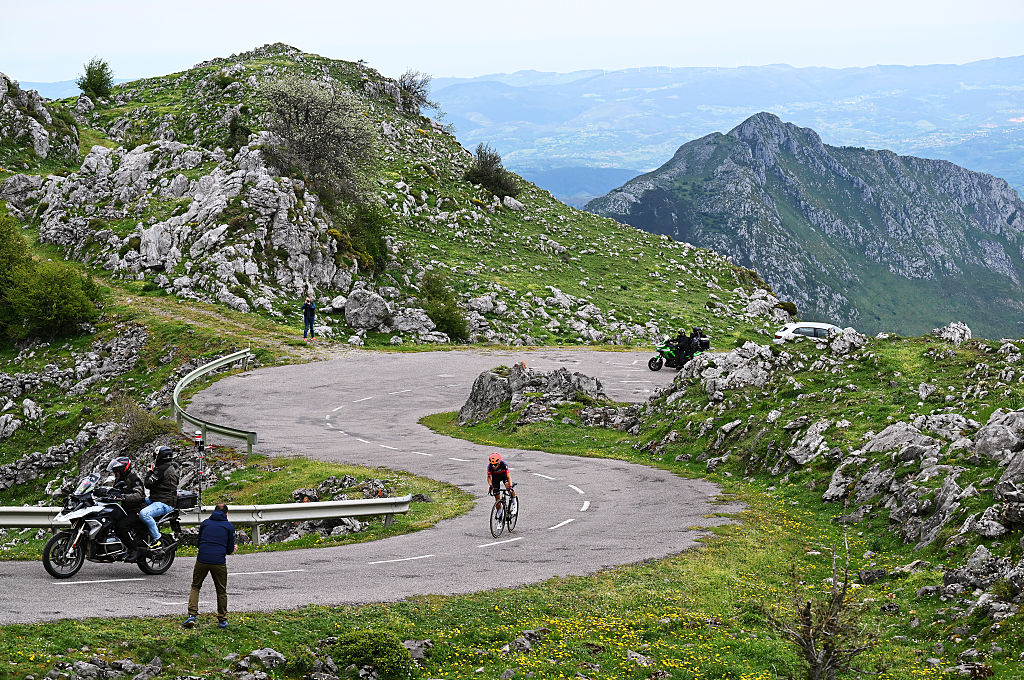 L&amp;amp;apos;ANGLIRU, SPAIN - MAY 09: Stage winner Petra Stiasny of Switzerland and Team Human Powered Health attacks in the breakaway climbing the L&amp;amp;apos;Angliru (1555m) during the 12th La Vuelta Femenina 2026, Stage 7 a 132.9km stage from Pola de Laviana to L&amp;amp;apos;Angliru 1555m / #UCIWWT / on May 09, 2026 in Pola de Laviana, Spain. (Photo by Szymon Gruchalski/Getty Images)