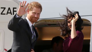 Prince Harry & Meghan Markle Waving from Private Jet