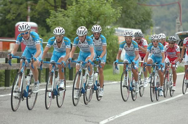 The Colnago team works hard in Coppa Agostoni