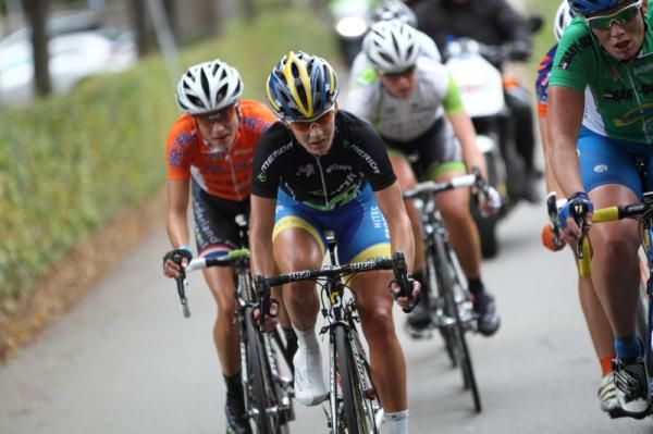Quickly, Vos and an attentive Emma Johansson (Hitec Products) were in a small group chasing the leaders