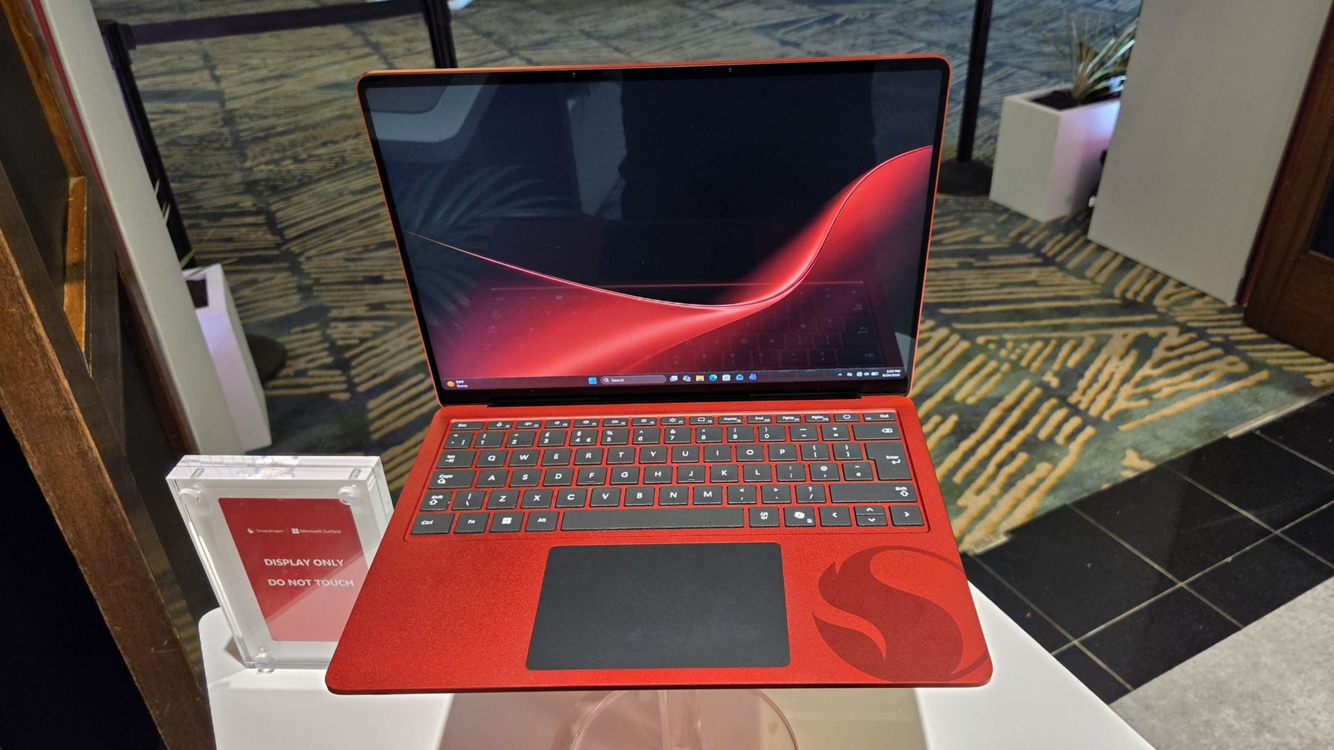 Microsoft Surface Laptop 13-inch 2nd Edition with Manchester United and Qualcomm Snapdragon branding on a red chassis, displayed with football imagery