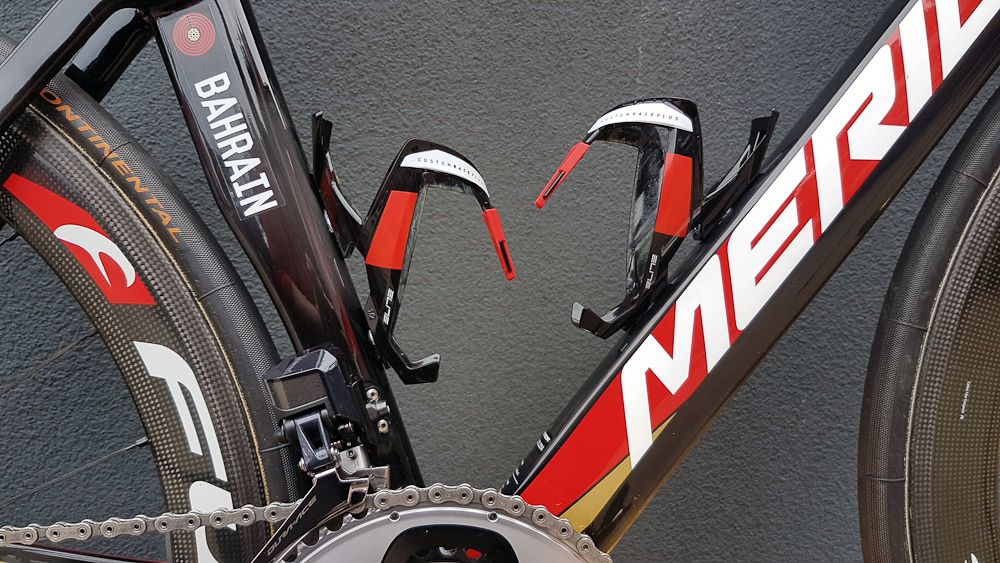 Colour coordinated Elite Custom Race Plus bottle cages are paired with the Reacto