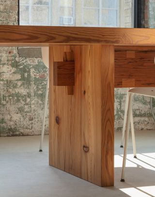 Custom oak table detail
