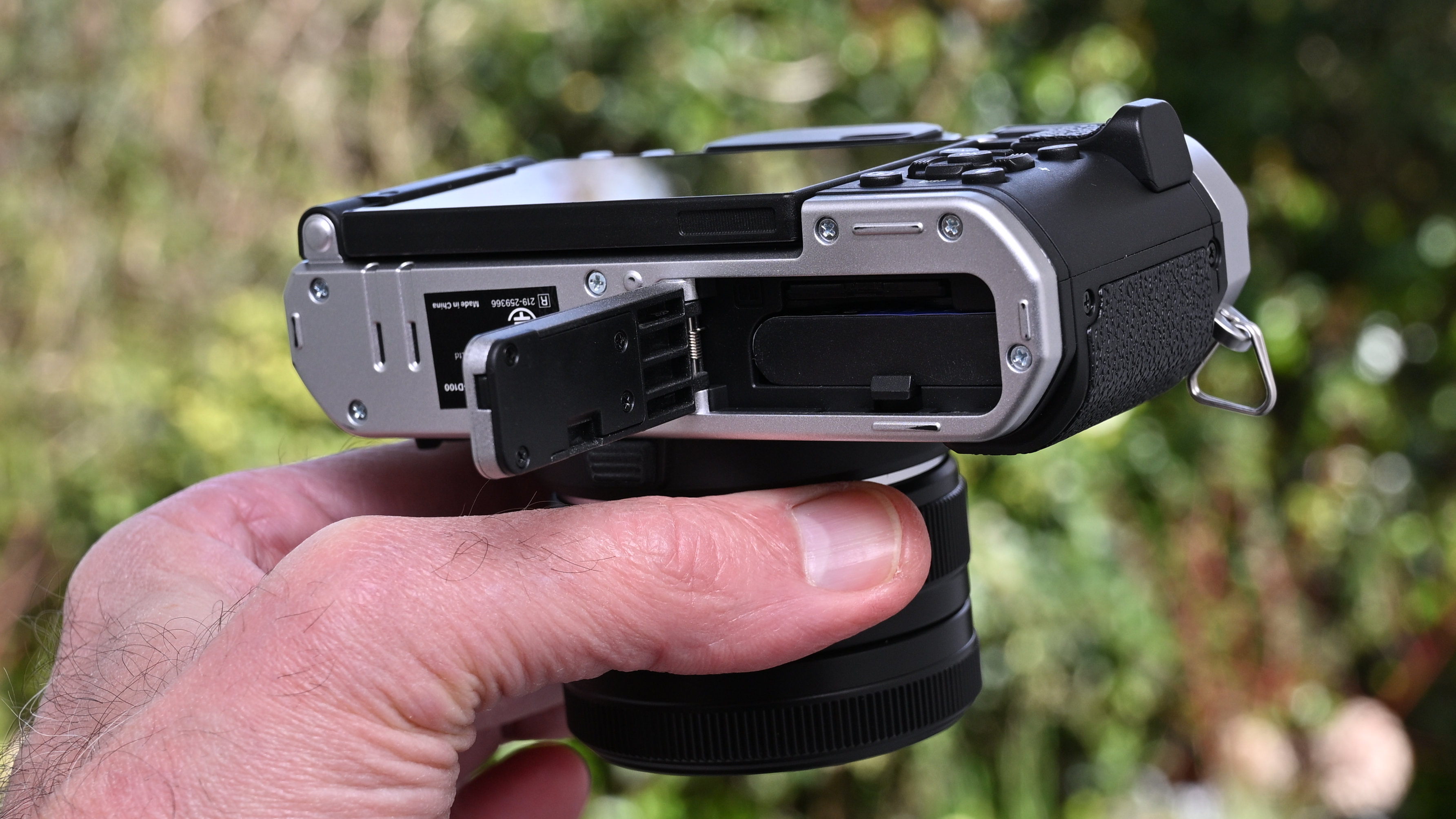 Yashica FX-D 100 product shot