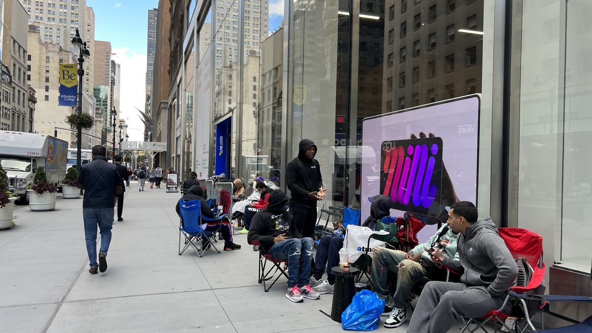 Best Buy’s Nvidia RTX 3080 restock has 75 people in line. Only two aren