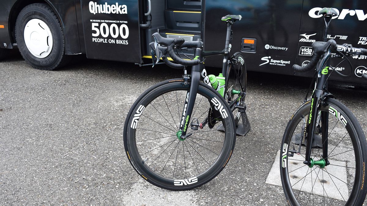A look at the front end of Vermote's bike