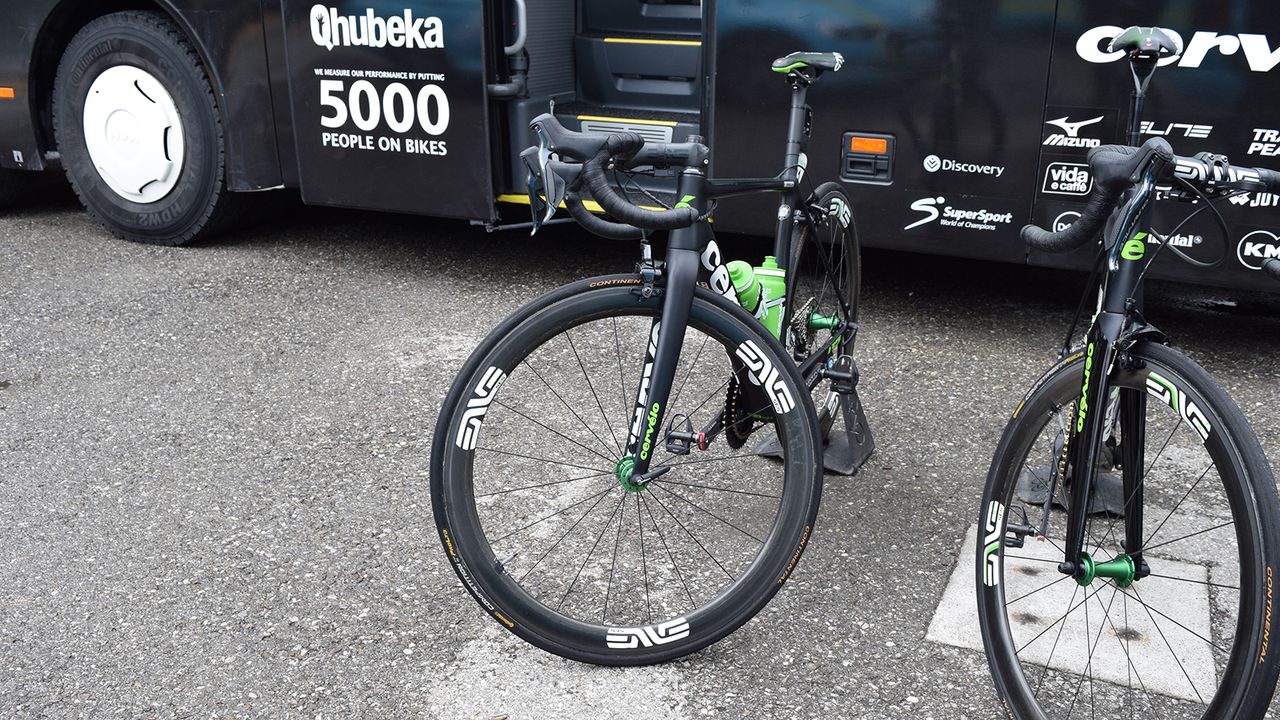 A look at the front end of Vermote's bike
