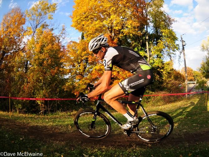 Ryan Trebon (Cannondale/ Cyclocrossworld.com) chasing Tim Johnson
