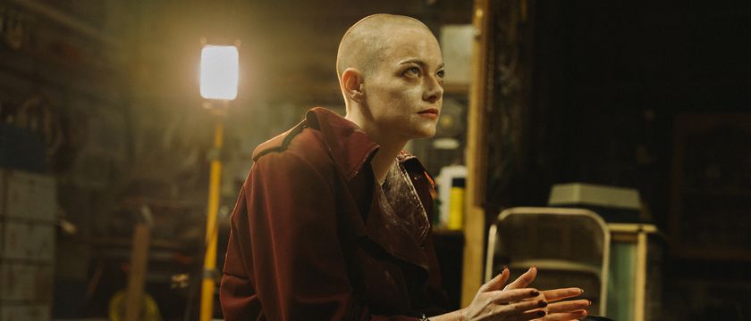 Emma Stone as Michelle with her head shaved in Bugonia