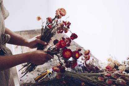 Right Side Hand Floral Dust Dried Flower Confetti