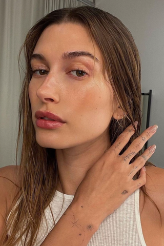 hailey bieber nails