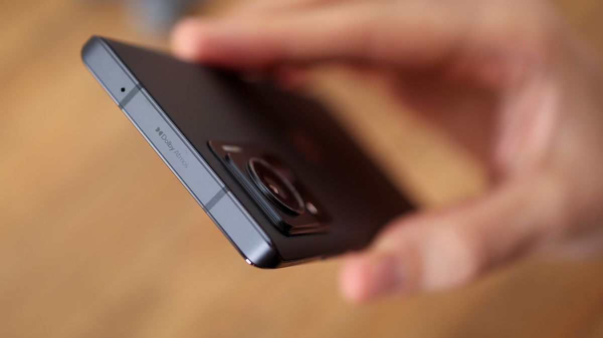 A photo of the 200MP Motorola Edge 30 Pro