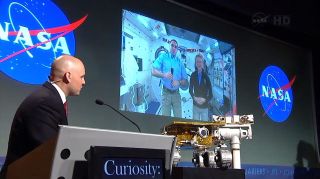 Astronauts Cassidy and Nyberg on Screen During Curiosity One-Year Anniversary Celebration