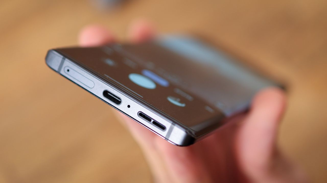 A photo of the 200MP Motorola Edge 30 Pro