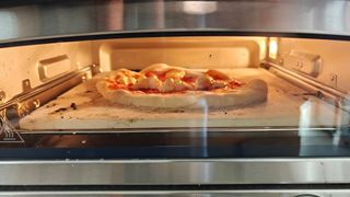 cooking a mozzerella pizza in the cuisinart indoor pizza oven