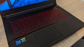 MSI GF63 Thin su scrivania