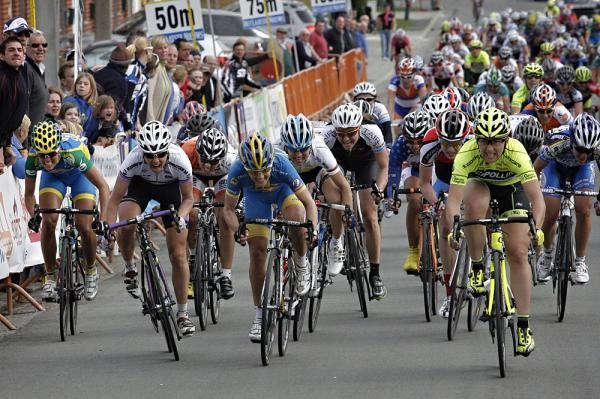The bunch sprint in the GP Dottignies