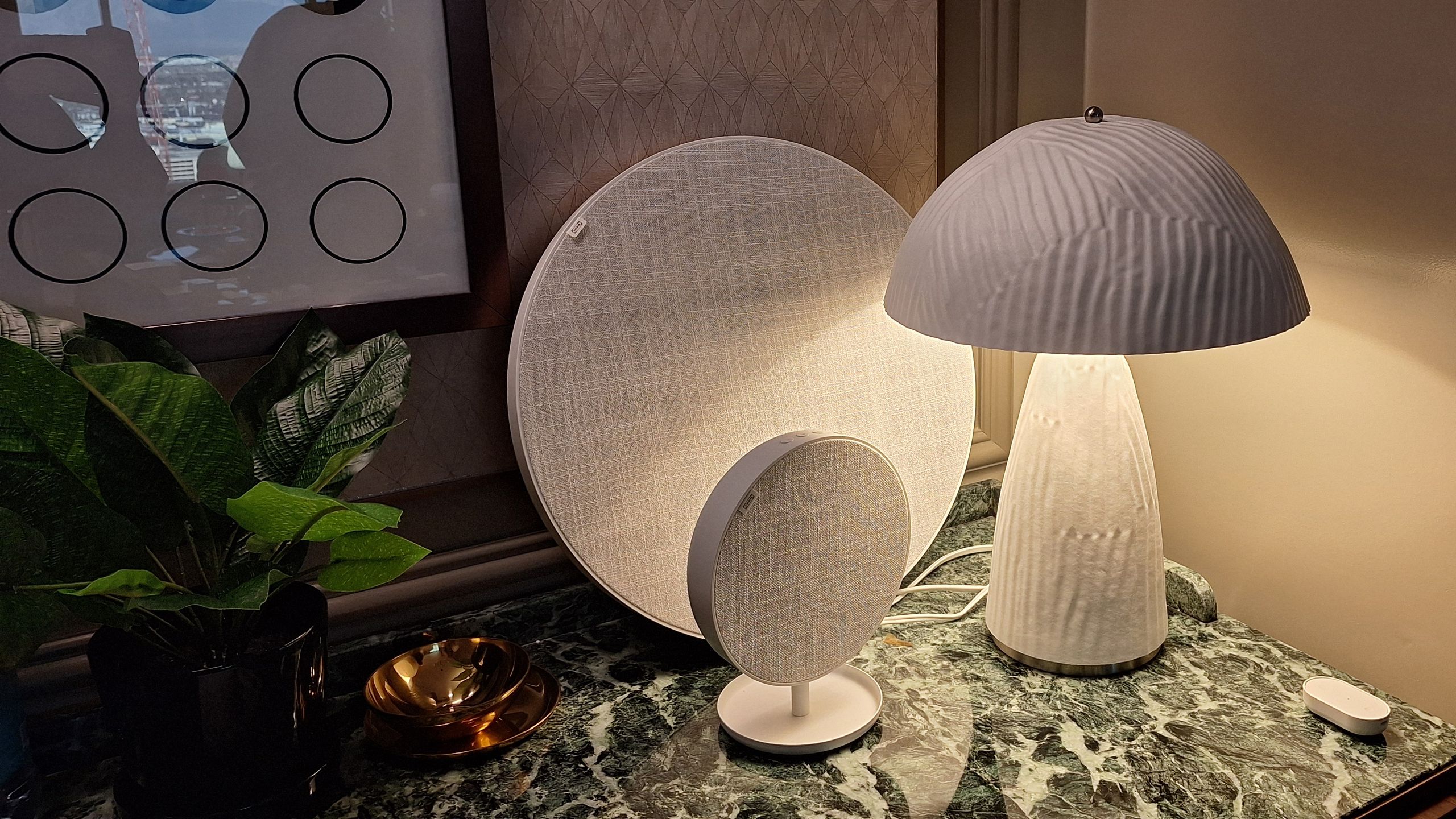 Saya tidak bisa berhenti memikirkan tentang speaker IKEA terjangkau yang terlihat seperti karya seni