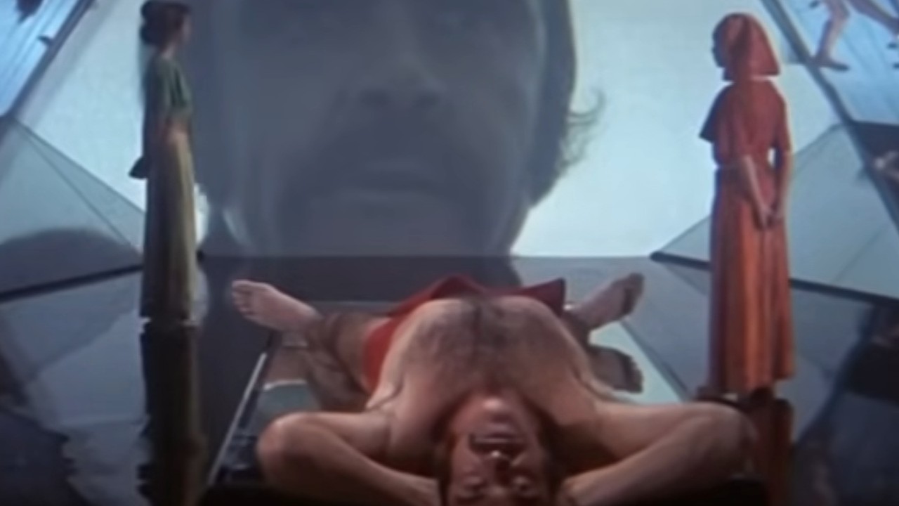 ザルドスの壁に顔を向けて部屋で横たわるショーン・コネリー