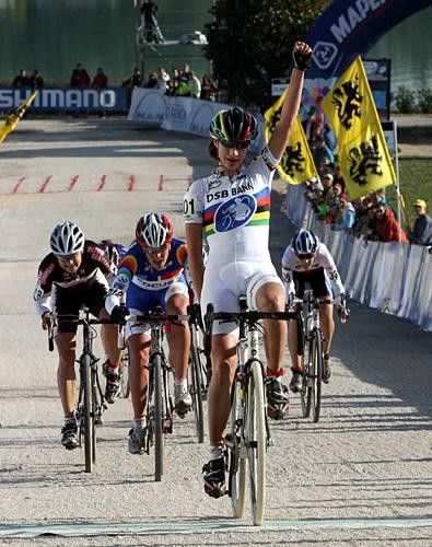 Marianne Vos (Ned) wins