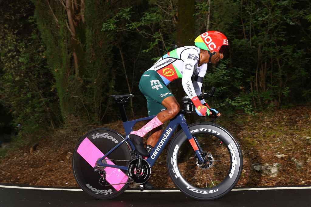 VERONA ITALY MAY 29 Merhawi Kudus Ghebremedhin of Eritrea and Team EF Education Easypost sprints during the 105th Giro dItalia 2022 Stage 21 a 174km individual time trial stage from Verona to Verona ITT Giro WorldTour on May 29 2022 in Verona Italy Photo by Michael SteeleGetty Images