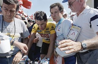 French cyclist Stephen Roche is surrounded at his arrival of the 20th stage of the Tour de France between Villard de LansAlpe dHuez on July 21 1987 Photo credit should read STRINGERAFP via Getty Images