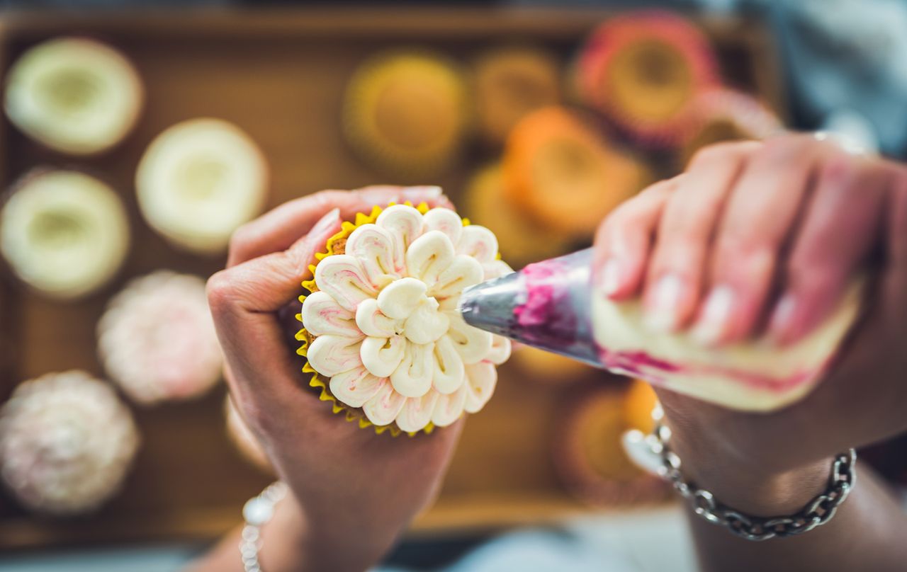 How to ice cupcakes