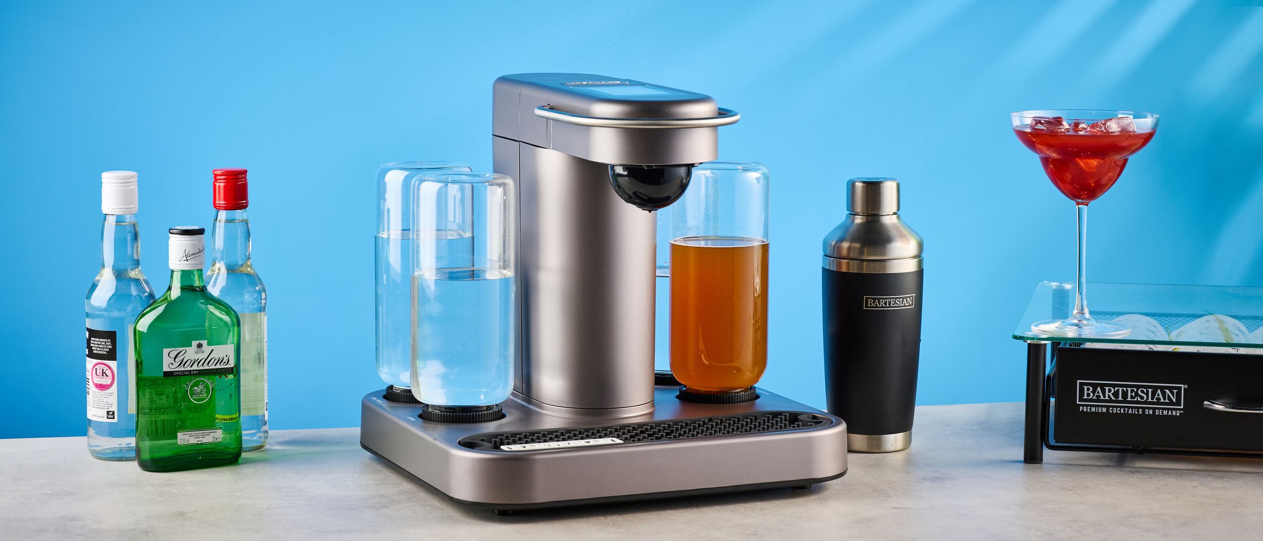 tomsguide.com - Erin Bashford - Yes, robot mixologists exist now: This Bartesian machine is like a Keurig but for cocktails