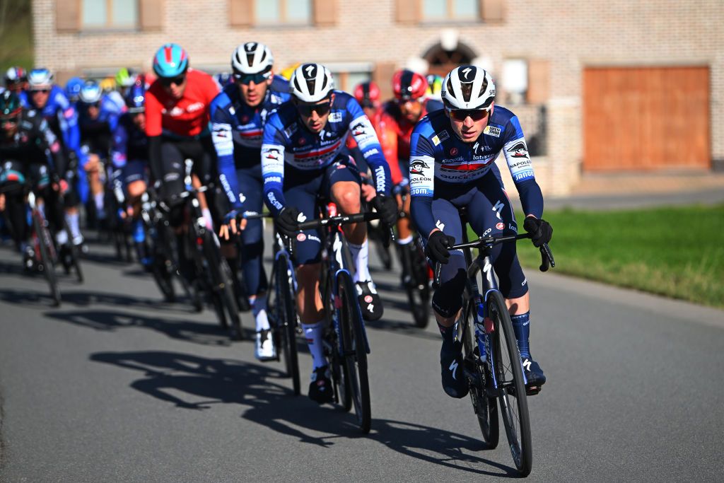 Soudal-QuickStep lead the peloton during Sunday&#039;s Kuurne-Brussel-Kuurne