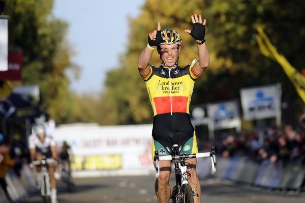 Sven Nys knows the score. The Belgian indicates how many Koppenbergcross titles he's won.