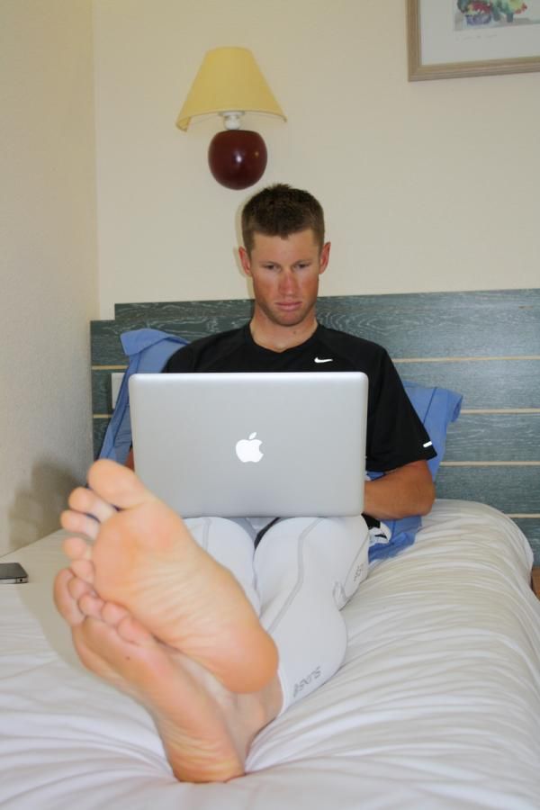 Renshaw tries to catch up the day's events