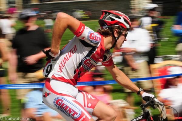 Nick Weighall (California Giant Berry) eating while on the flat track