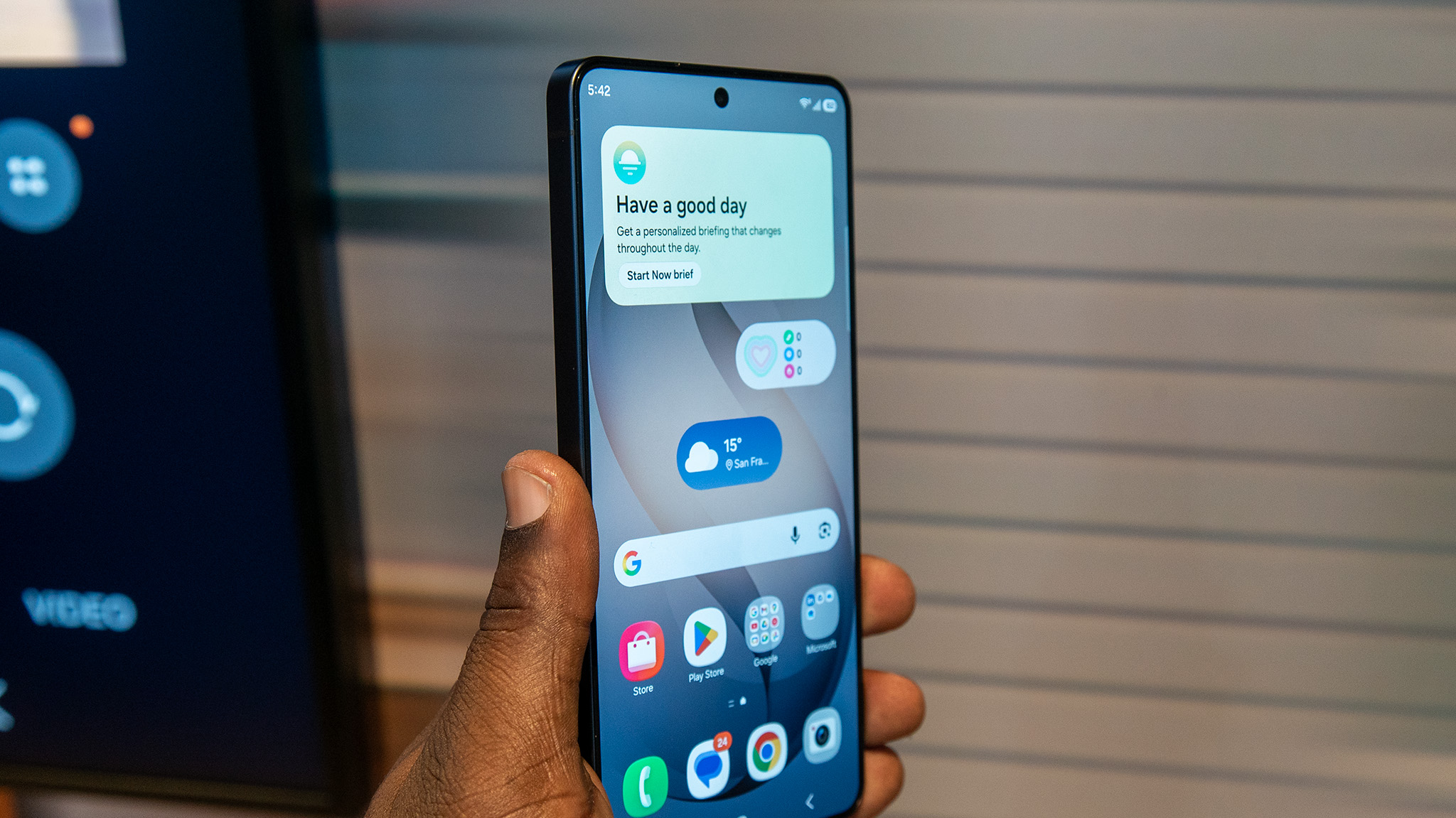 Testing out the Privacy Display on the Samsung Galaxy S26 Ultra