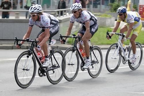 Patrik Sinkewitz (l) and Tom&aacute;&scaron; Buch&aacute;cek keep an eye out for each other.