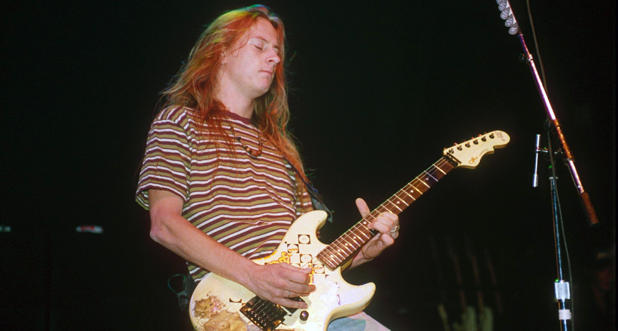 Jerry Cantrell takes a solo live on his G&amp;L Rampage in 1993.