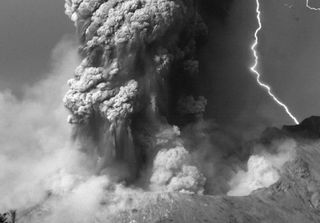 High-speed image of volcano lightning at Sakurajima