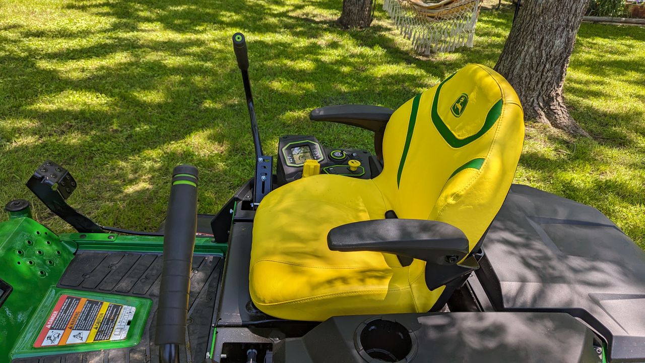 John Deere Z370R Electric ZTrak&trade; Mower