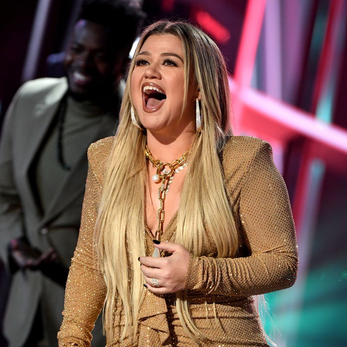 Kelly Clarkson 2020 Billboard Music Awards Hosting Reactions Marie Claire