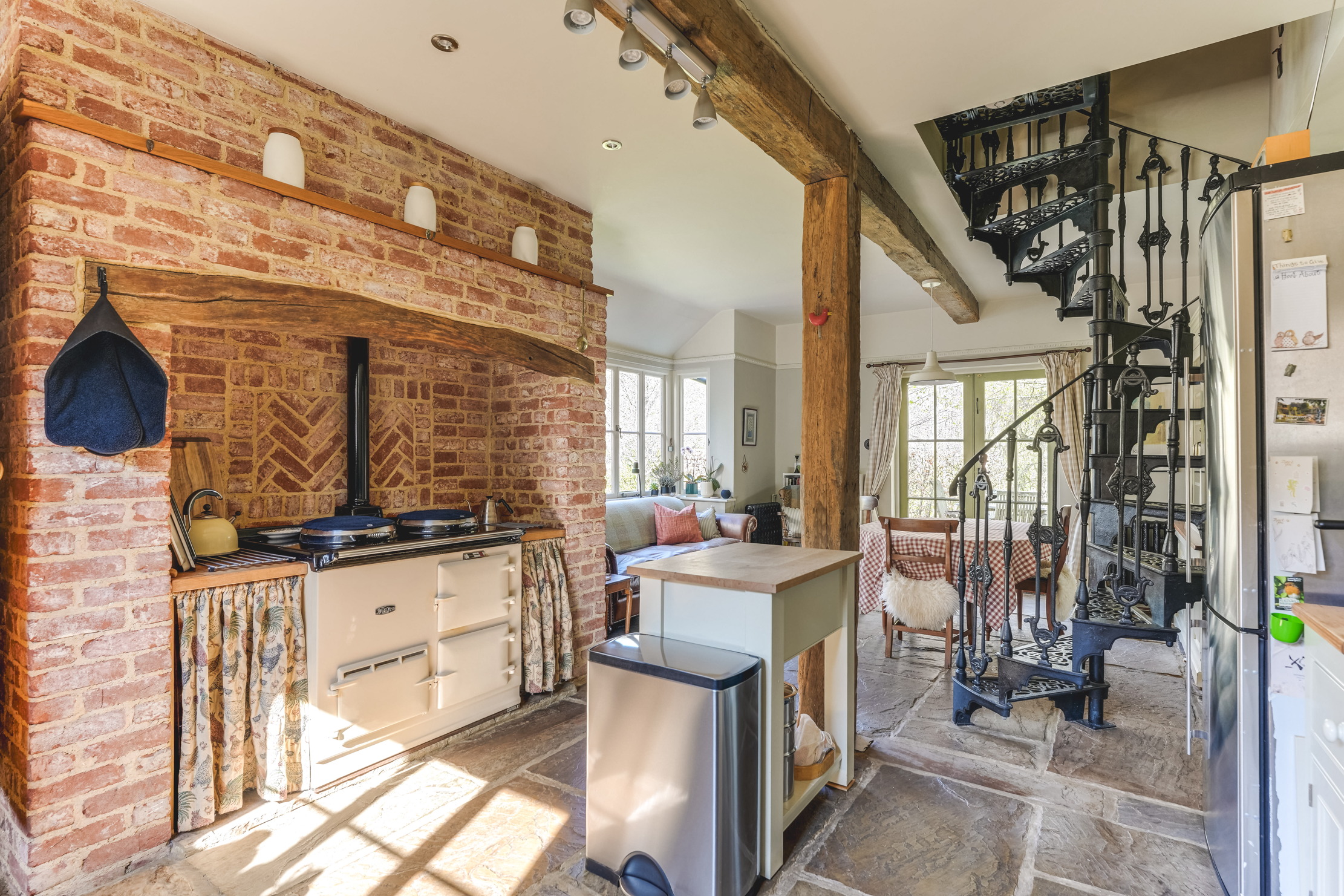 Images of Vine Cottage in Essex