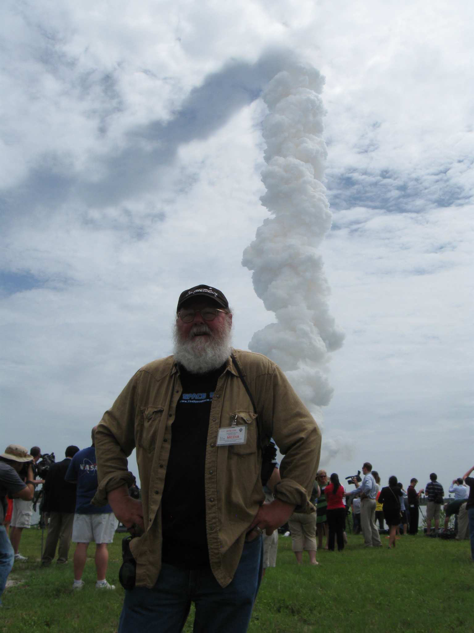 Veteran aerospace reporter Leonard David at final shuttle launch