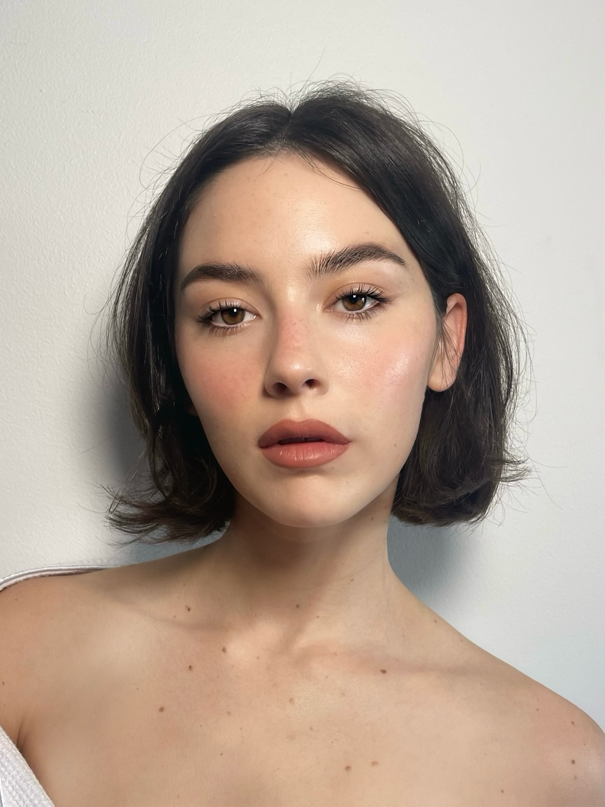 An image of Gracie Abrams performing in Sydney in 2025 with a micro bob.