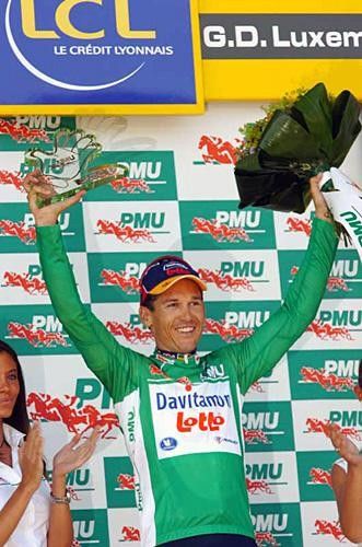 Robbie McEwen (Davitamon-Lotto) in the maillot vert