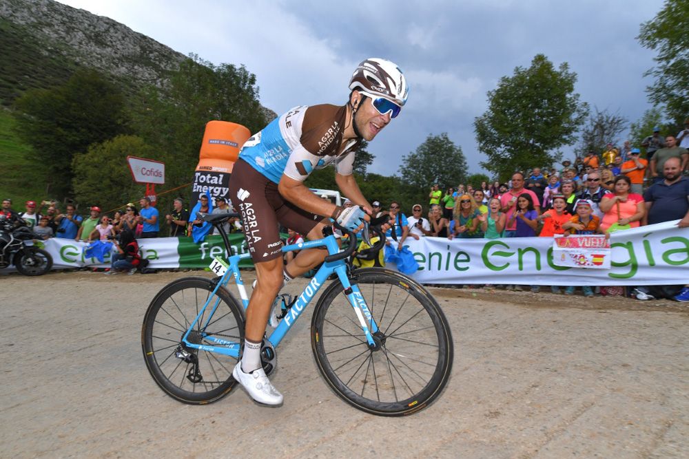 Tony Gallopin (AG2R La Mondiale) fought to limit his losses