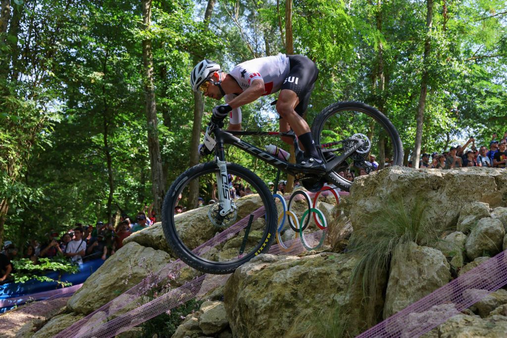 Switzerland's Nino Schurter competes in the men's cross-country mountain biking event during the Paris 2024 Olympic Games in Elancourt Hill venue in Elancourt, on July 29, 2024. (Photo by Emmanuel DUNAND / AFP)